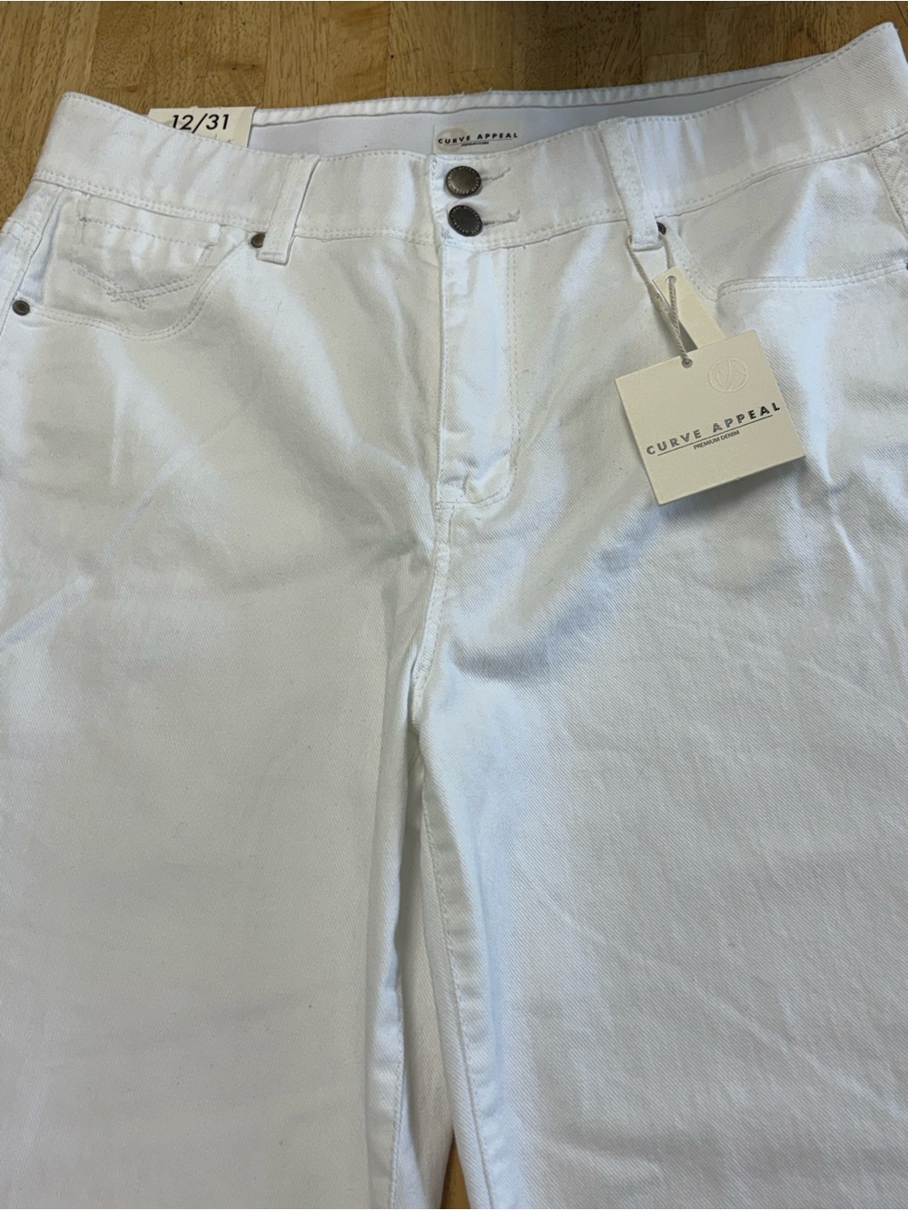 Wide-Leg White Jeans with High Rise Waist - Picture 2 of 7